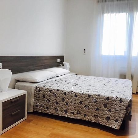 Four Rooms Guesthouse Oristano Exteriör bild