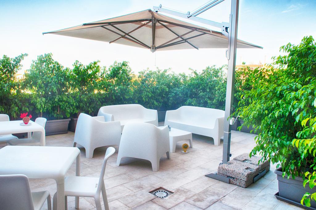 Four Rooms Guesthouse Oristano Exteriör bild