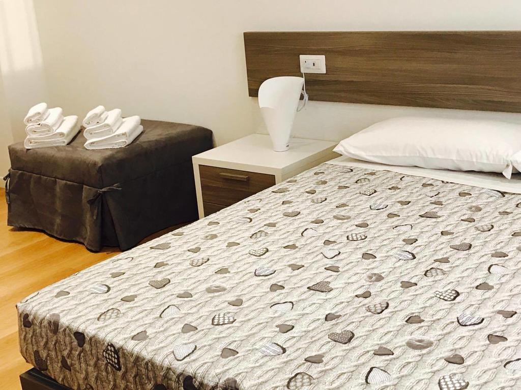 Four Rooms Guesthouse Oristano Exteriör bild