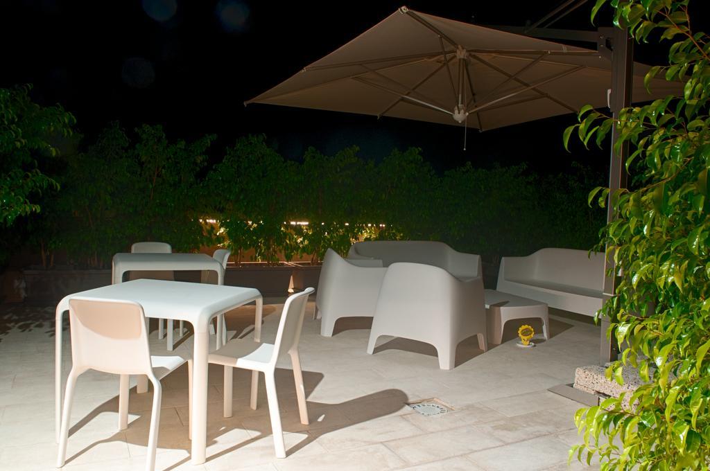 Four Rooms Guesthouse Oristano Exteriör bild